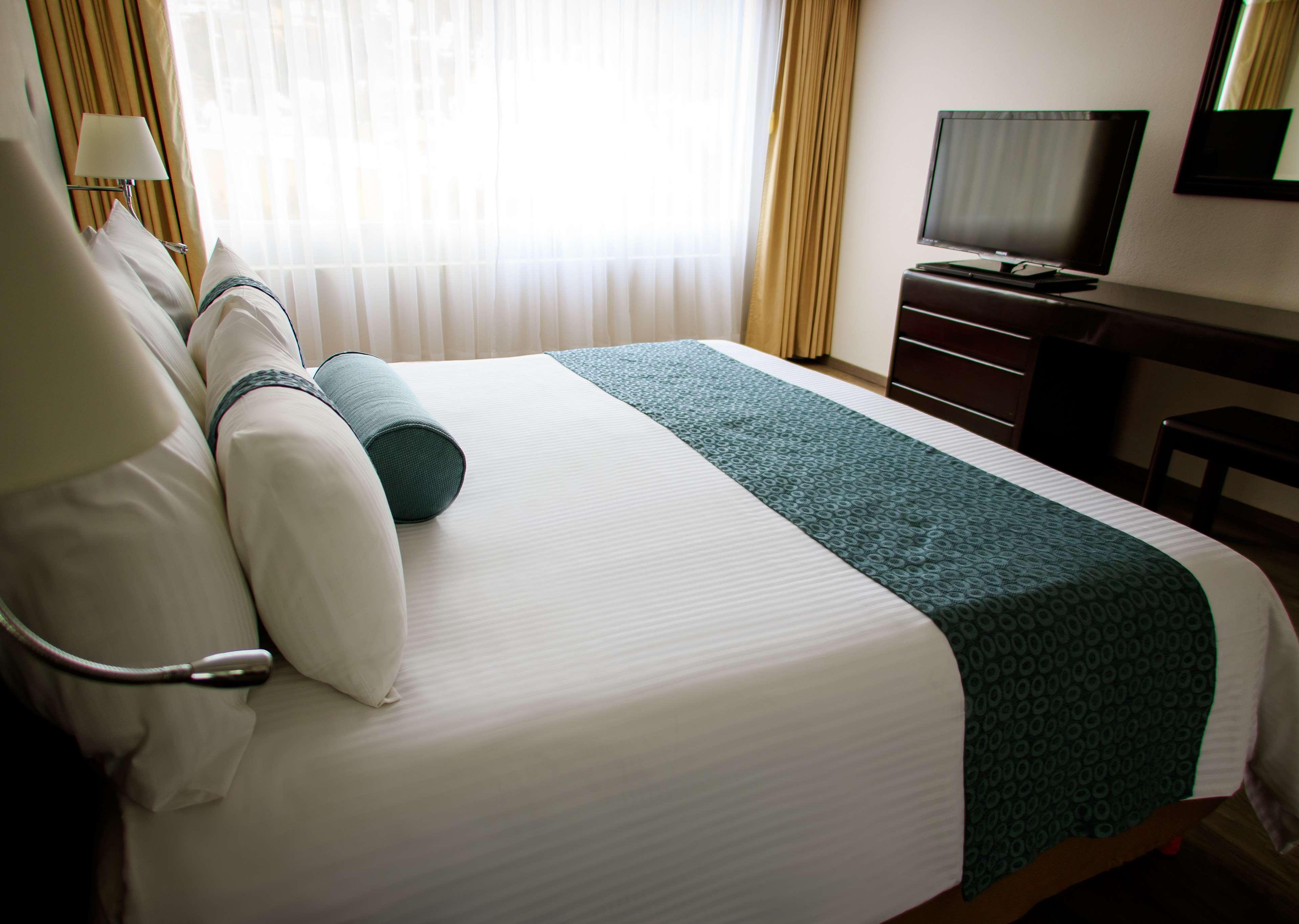 Grand Cantalagua Hotel Morelia, BW Signature Collection Eksteriør bilde A bed runner