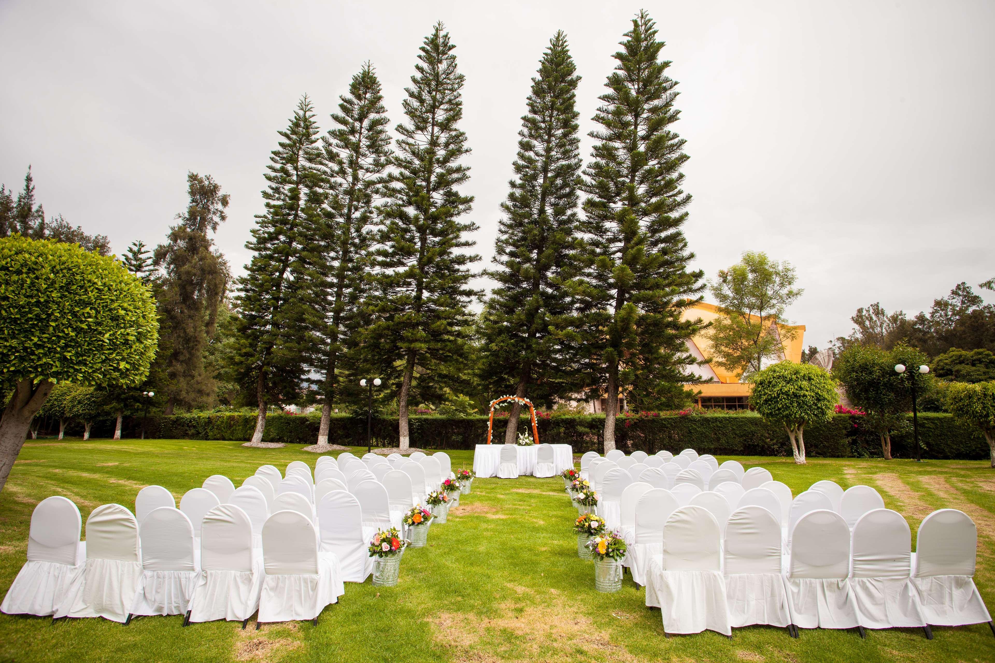 Grand Cantalagua Hotel Morelia, BW Signature Collection Eksteriør bilde The lawn at the hotel