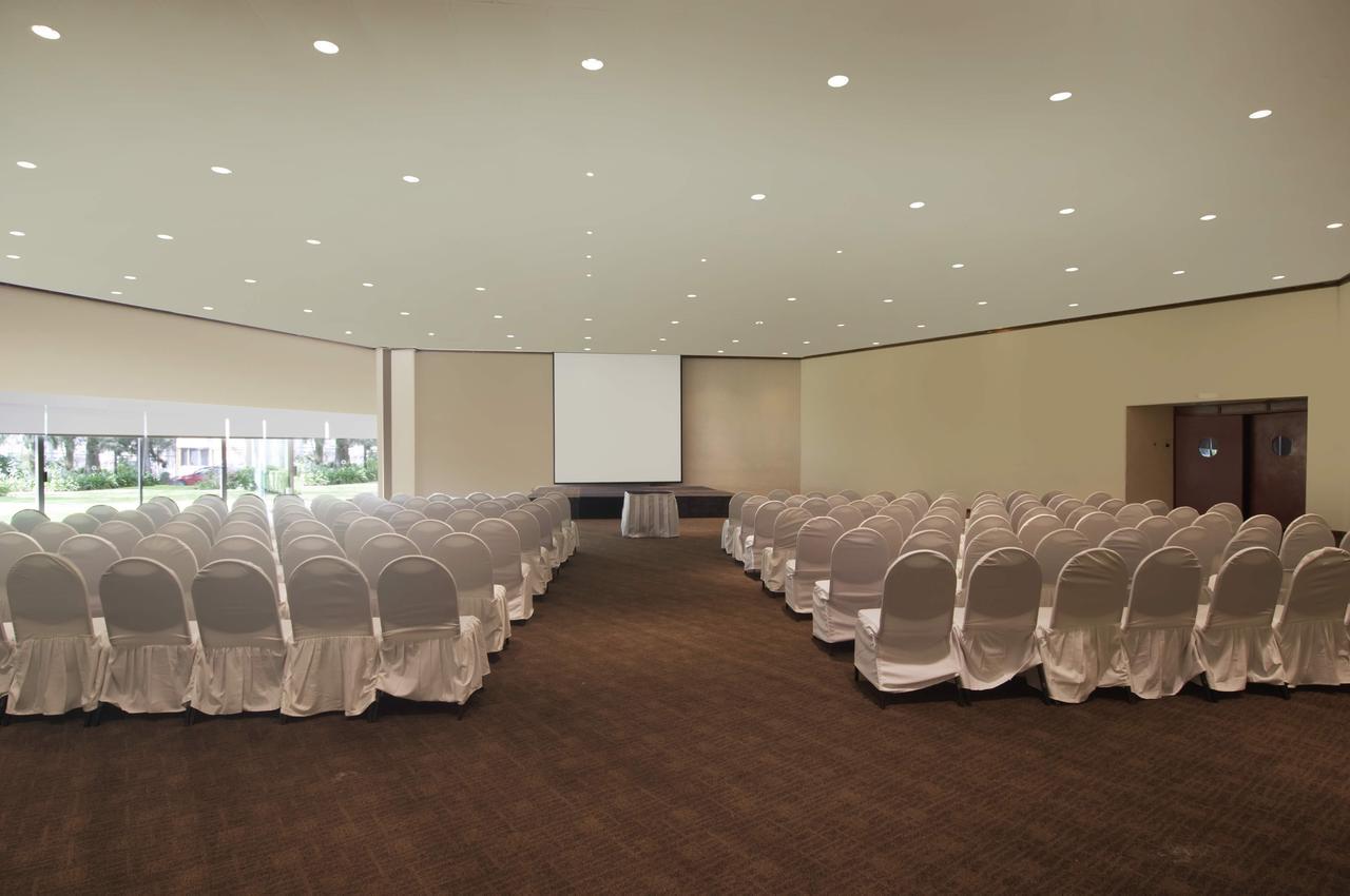 Grand Cantalagua Hotel Morelia, BW Signature Collection Eksteriør bilde A meeting room at the hotel
